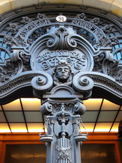 Justitia 91 Sapientia Kriminal Gericht